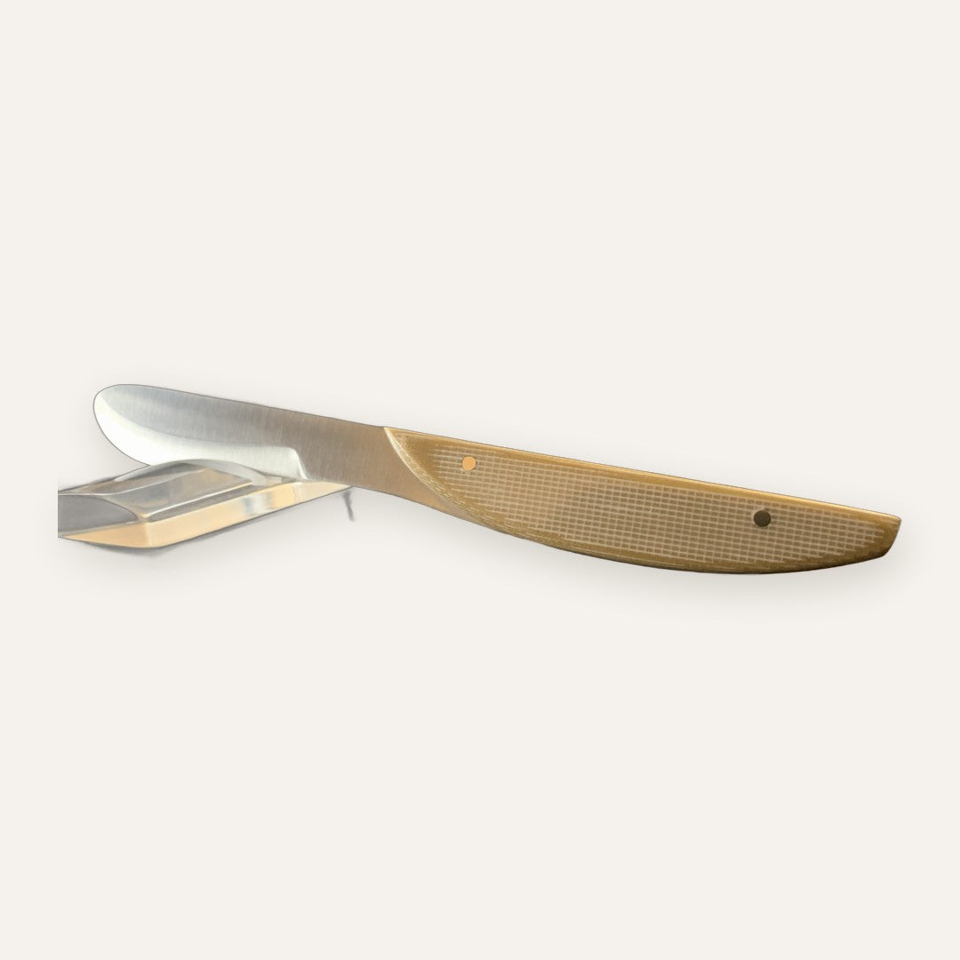 Couteau à beurre Neptunia, manche micarta beige, fabrication artisanale à Thiers