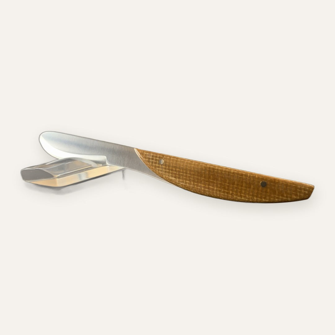 Couteau à beurre Neptunia, manche micarta caramel, fabrication artisanale à Thiers
