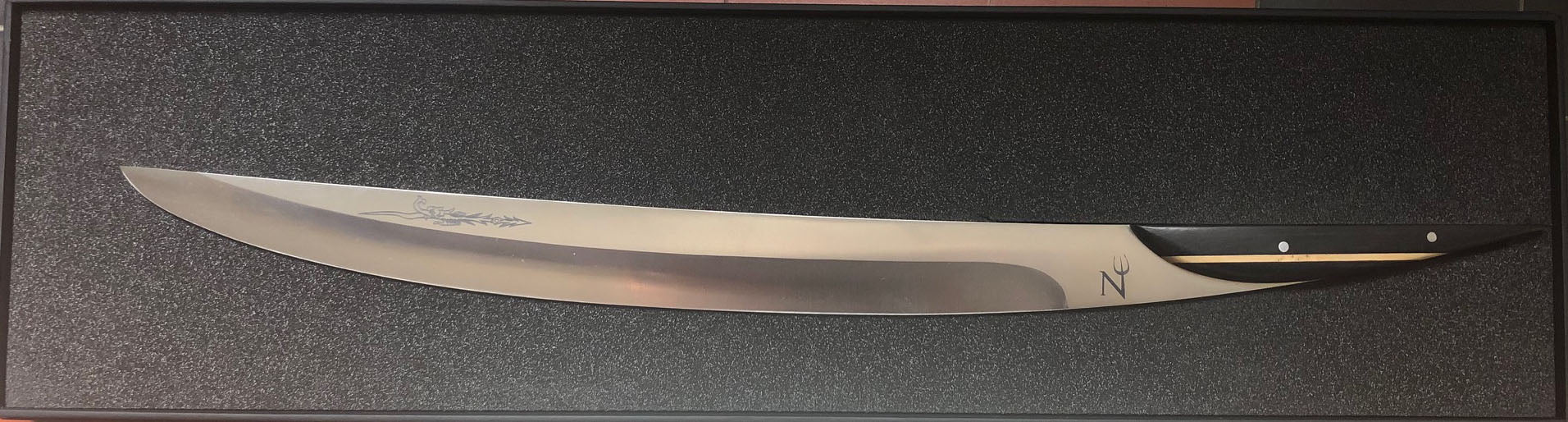 Sabre Tuiga Centenary — exemple d'édition commémorative — Neptunia